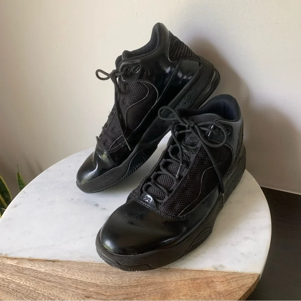 Jordan Max Aura 2 Men's Athletic Sneakers Air Jordan Black on Black 8.5